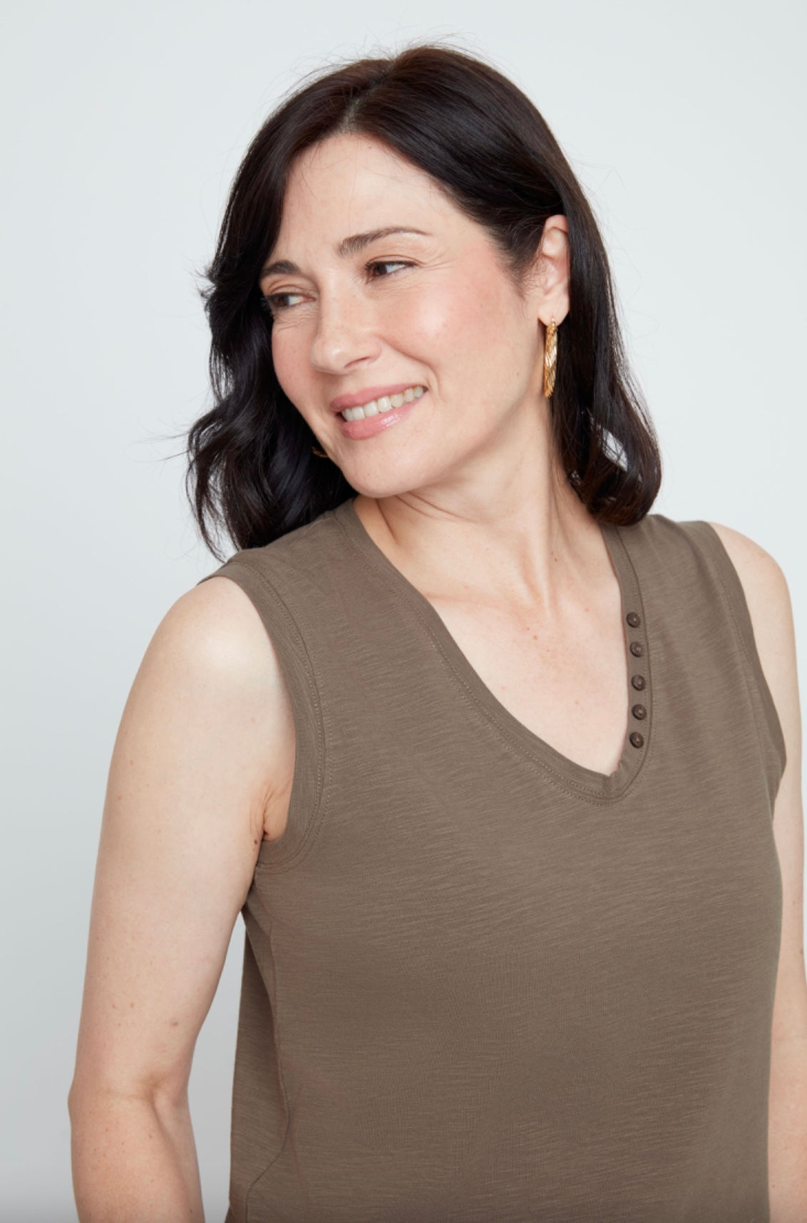 RENUAR BUTTON V-NECK TANK TOP