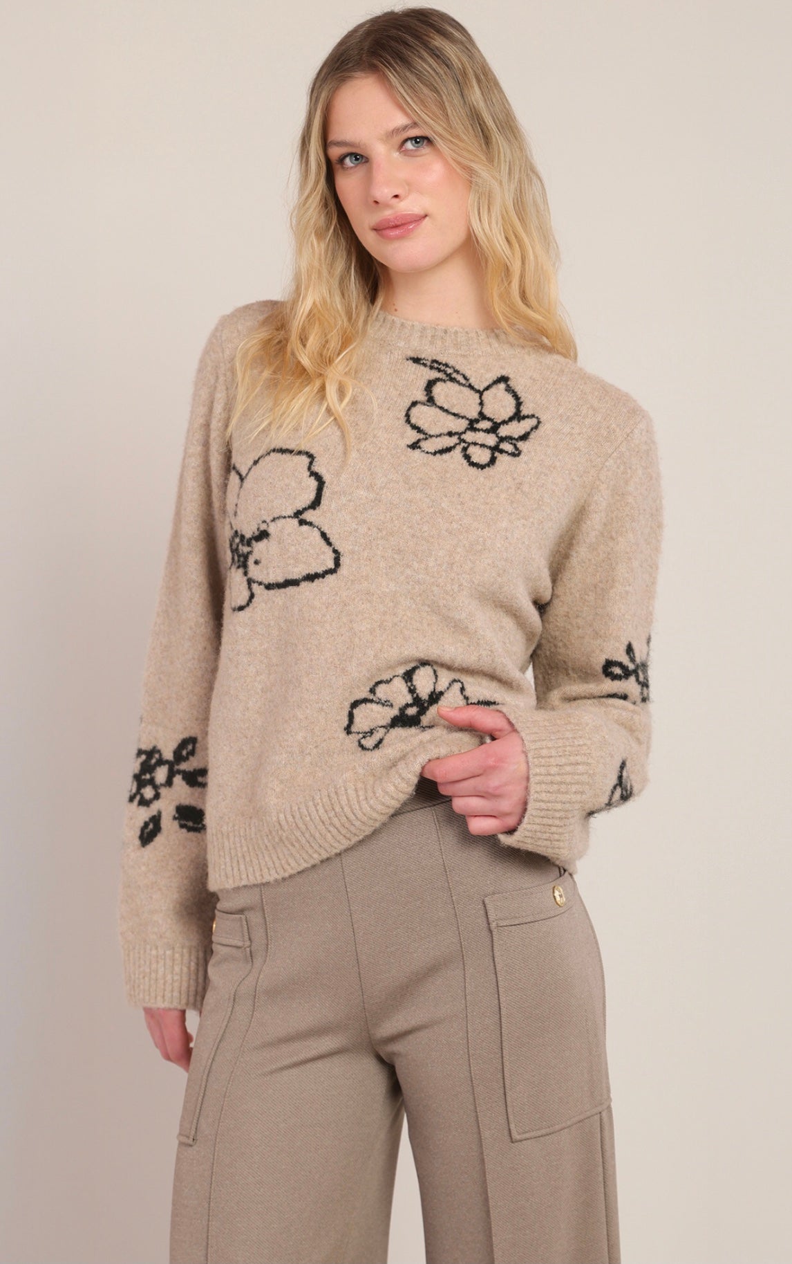 ROOM 34 SWEATER FLOWER DETAIL