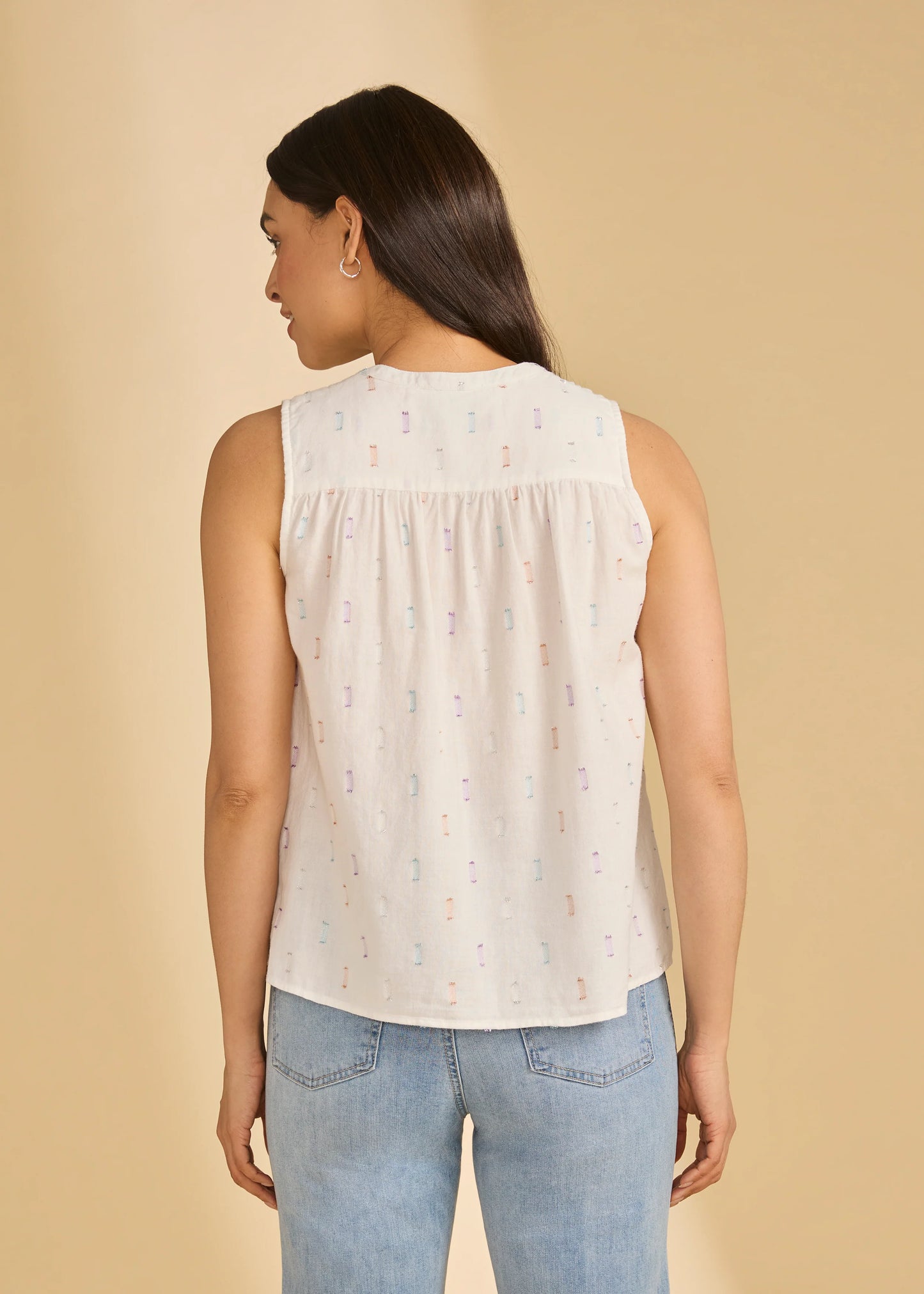 FDJ SLEEVELESS V-NECK BLOUSE